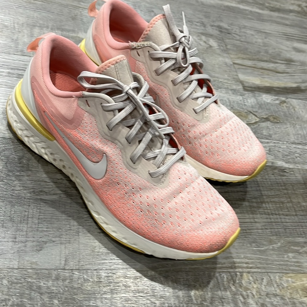 Nike Odyssey react pink gray training shoes gym shoes women’s size 10